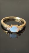 9ct Gold ring set with opal Weight 2g