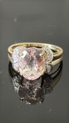 9ct Gold ring set with morganite & diamond Weight