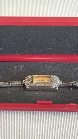 Timed Auction - Collectables, glass, ceramics & furniture