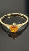 9ct Gold ring set with amber stone Weight 1.2g