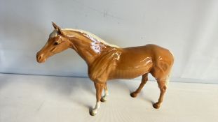 Beswick ceramic palomino horse figurine (height 28cm)