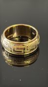 9ct Gold ring set with rotating central ring Weigh