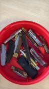 Collection of pocket knives, pen knives & hunting