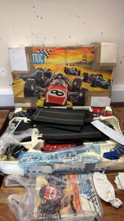 Timed Auction - Jewellery, Ceramics and collectables