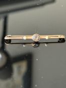 9ct Gold pin brooch set with smokey quarts & seed