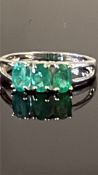 9ct White Gold ring set with emeralds Weight 2.6g