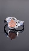 9ct White Gold ring set with peach stone Weight 3g