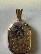 9ct gold photo pendant 4.5g