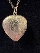 9ct gold chain and photo heart pendant 5.8g