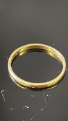 Small & thin 9ct gold ring Weight 1g