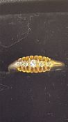 18ct Gold ring set with 5 diamonds Weight 2.9g Siz