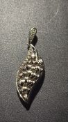 9ct White gold pendant set with white 5.5g