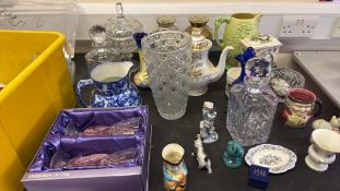 Collection of crystal, ceramics and decorative items