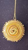 10ct Gold Victorian pin brooch with safety chain W