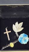 3x Silver pin brooches & silver cross pendant