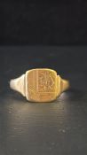 9ct Gold signet ring Size W Weight 3.3g