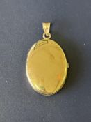 9ct Gold photo locket pendant Weight 8g