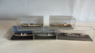 Set of 5 boxed 1:1250 scale ship models