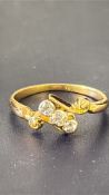 18ct Gold ring set with 3 diamonds Weight 2.4g Siz