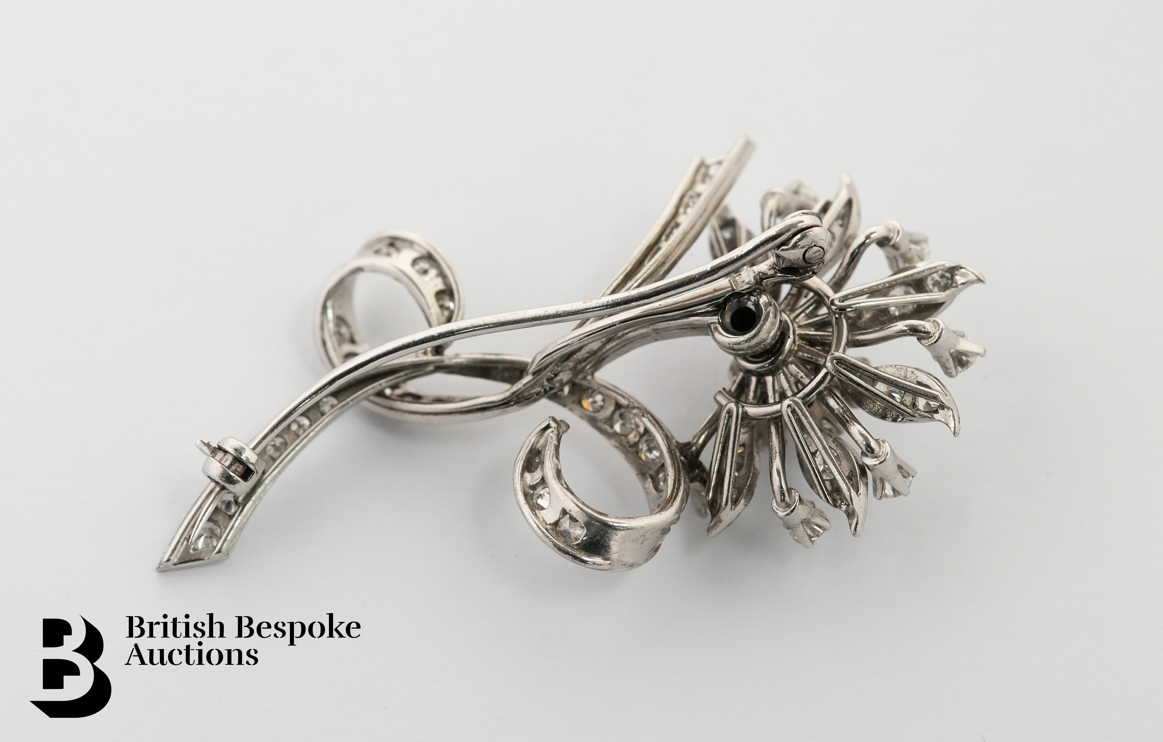18ct Gold Diamond Floral Spray Brooch - Image 2 of 2