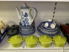 A QUANTITY OF BLUE AND WHITE CHINA, INCLUDING; J & G MEAKIN, ROYAL WESSEX, VICTORIA PORCELAIN FENTON