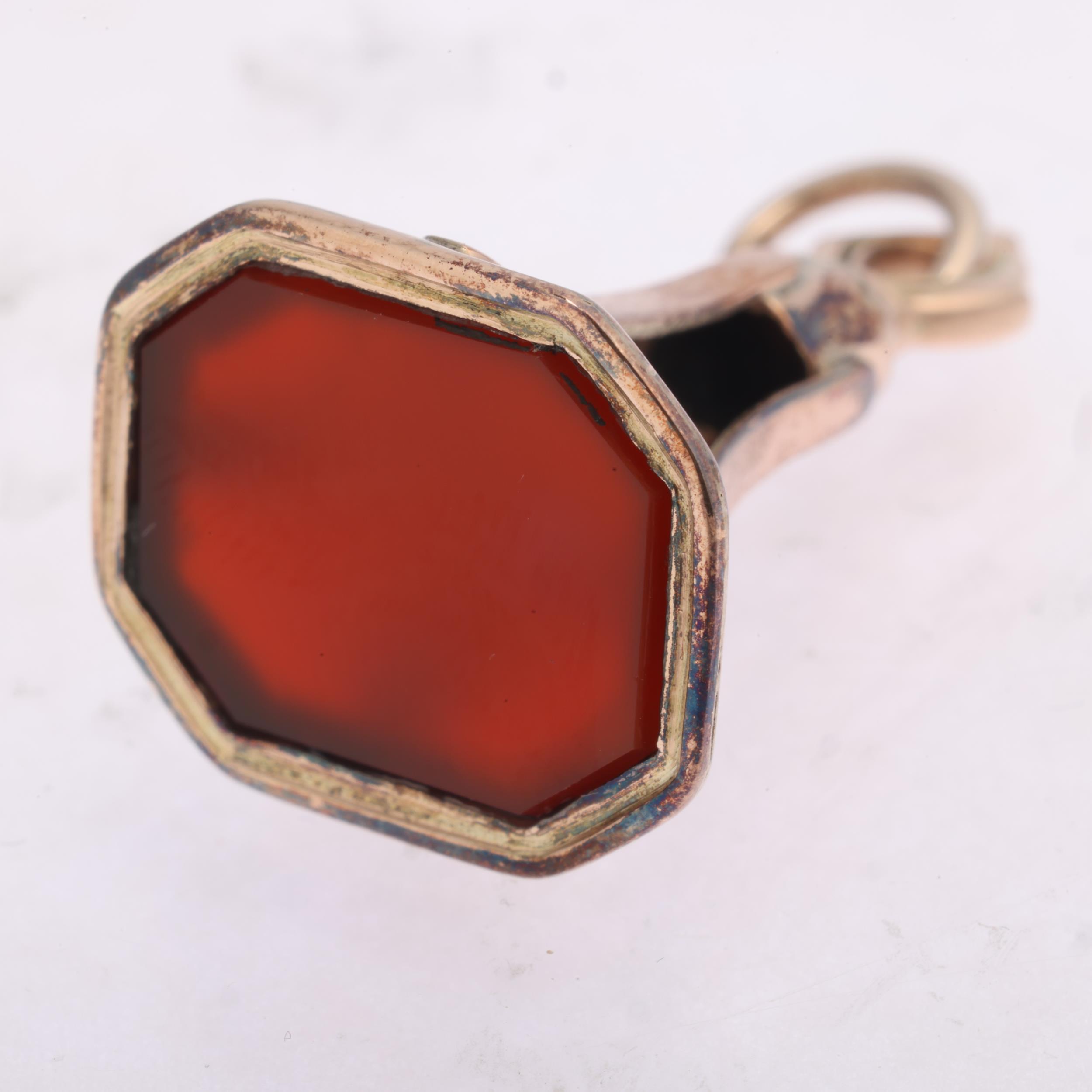 An Antique Georgian carnelian hardstone fob, unmarked mount tests as 9ct rose gold, panel 14.8mm x - Image 2 of 3