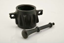 identical copies are part of the Pharmacy Museum collection, they are represented in "Farmácia