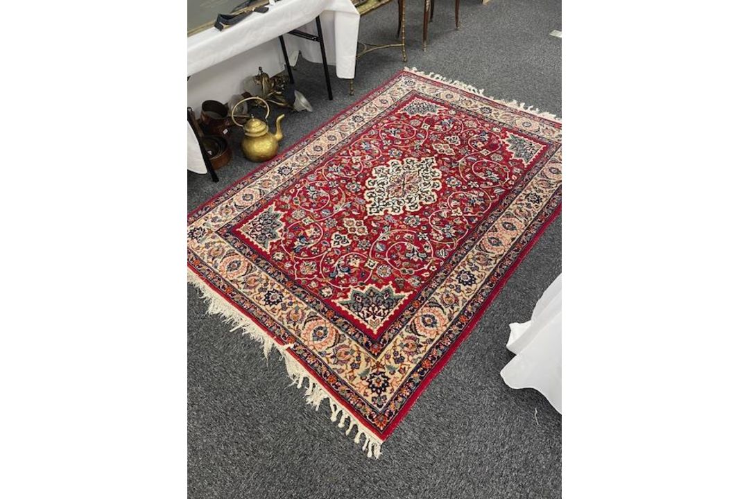 A modern Persian Kashan wool rug - Image 3 of 22
