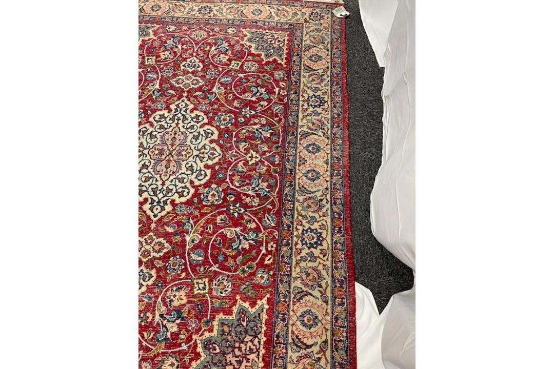 A modern Persian Kashan wool rug - Image 19 of 22