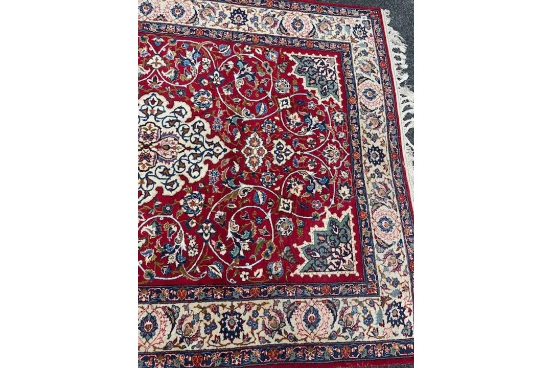 A modern Persian Kashan wool rug - Image 12 of 22