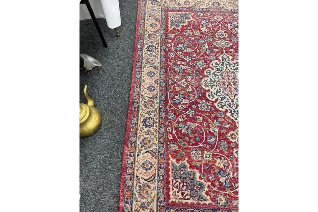 A modern Persian Kashan wool rug - Image 21 of 22