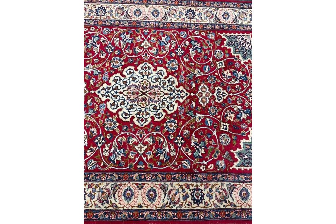 A modern Persian Kashan wool rug - Image 11 of 22