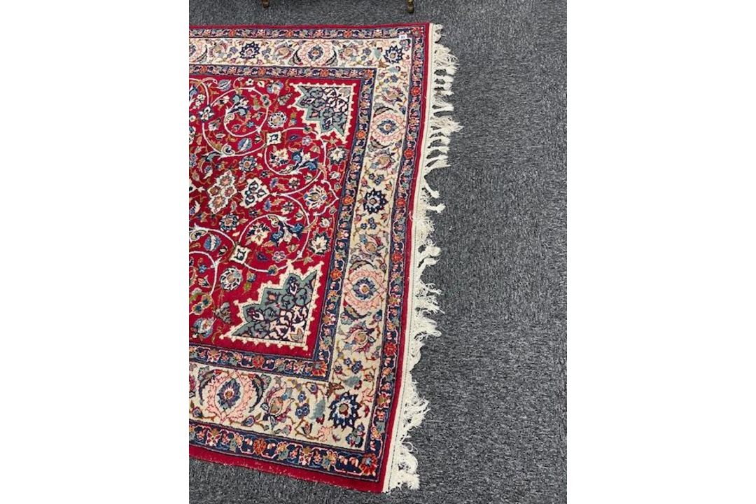 A modern Persian Kashan wool rug - Image 7 of 22