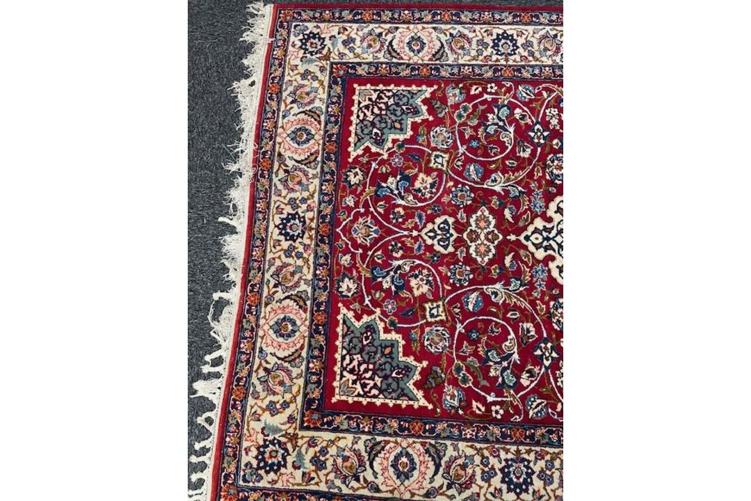A modern Persian Kashan wool rug - Image 9 of 22