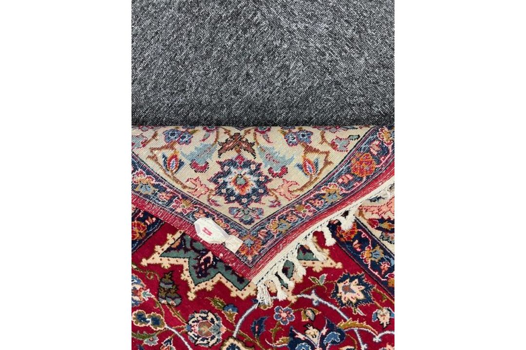 A modern Persian Kashan wool rug - Image 4 of 22