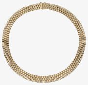 A 9ct gold choker
