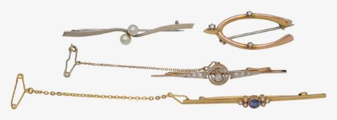 A 9ct Victorian wishbone pin, a diamond target pin plus two other