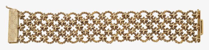 An attractive wide 9ct gold fancy link bracelet