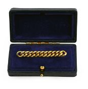 An 18ct gold curb bar brooch