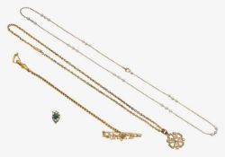 Various items of pearl jewellery