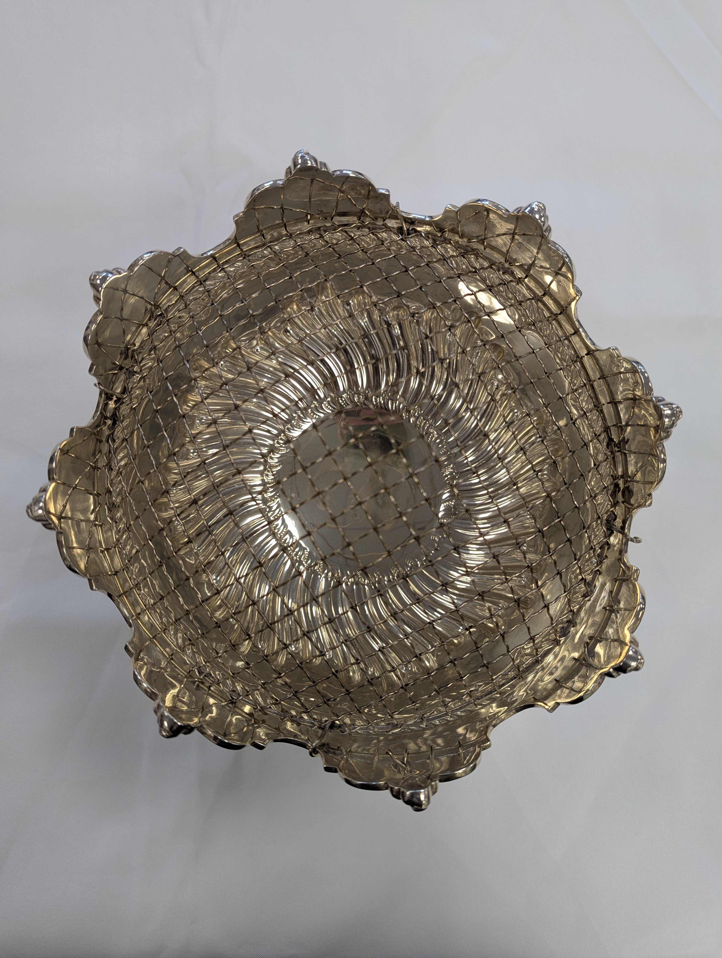 A Victorian silver rose bowl - Image 3 of 10