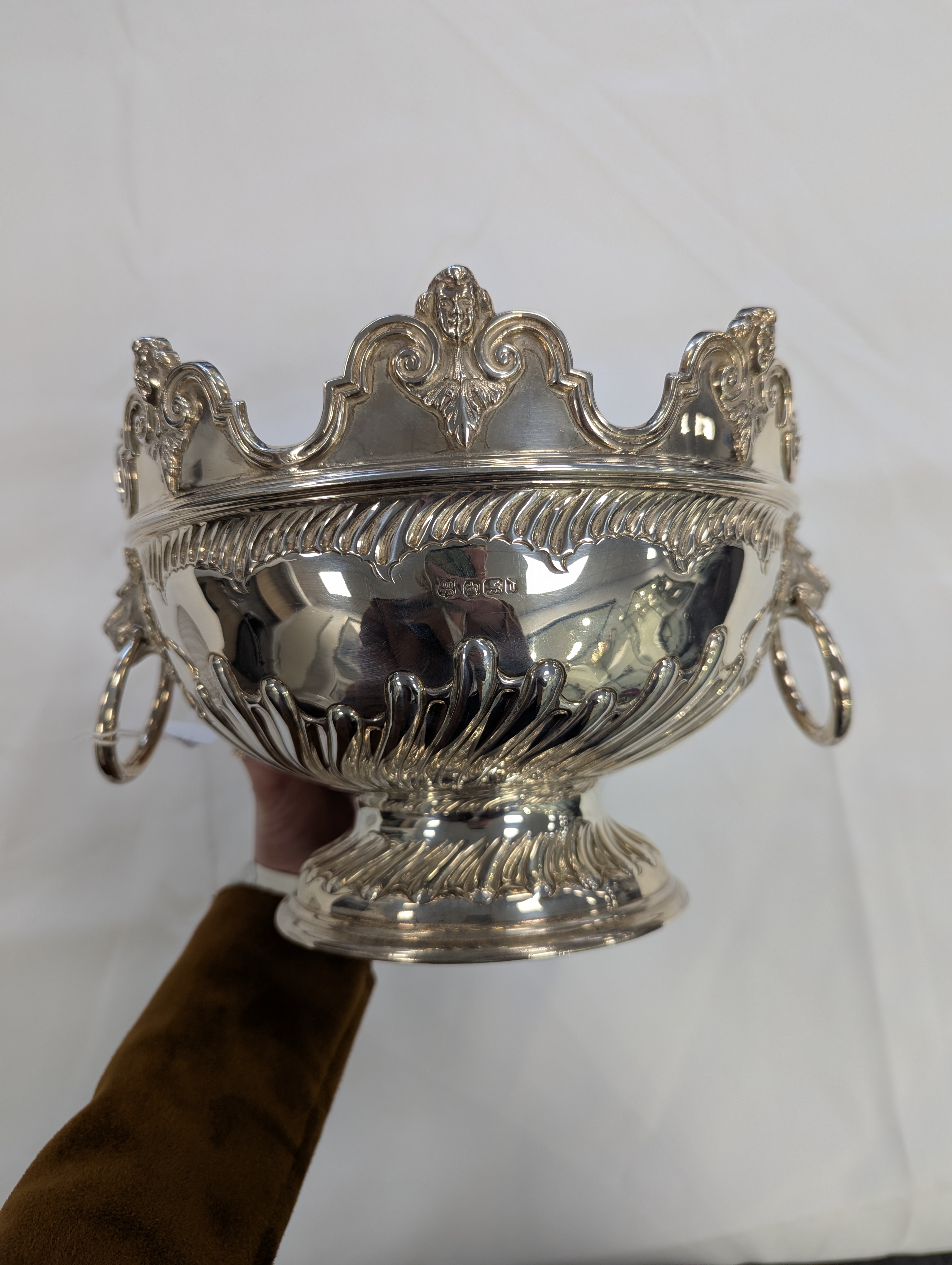 A Victorian silver rose bowl - Image 8 of 10