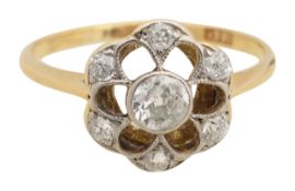 An Edwardian diamond daisy ring