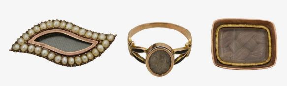 A collection of mourning jewellery