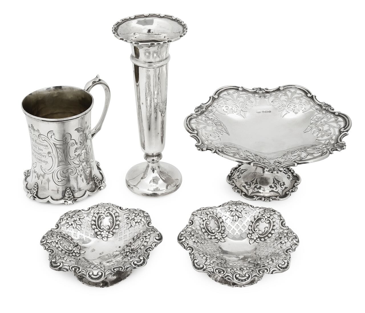 A Victorian silver christening mug, a pedestal dish and other items (5)