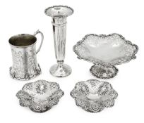 A Victorian silver christening mug, a pedestal dish and other items (5)