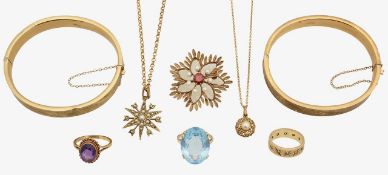 A collection of 70's and 80's 9ct gold jewellery