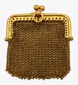 A George V 9ct gold chain mesh coin purse