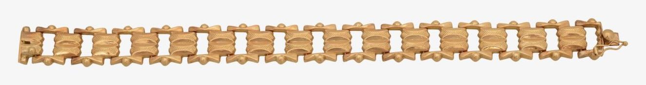 A textured fancy link bracelet