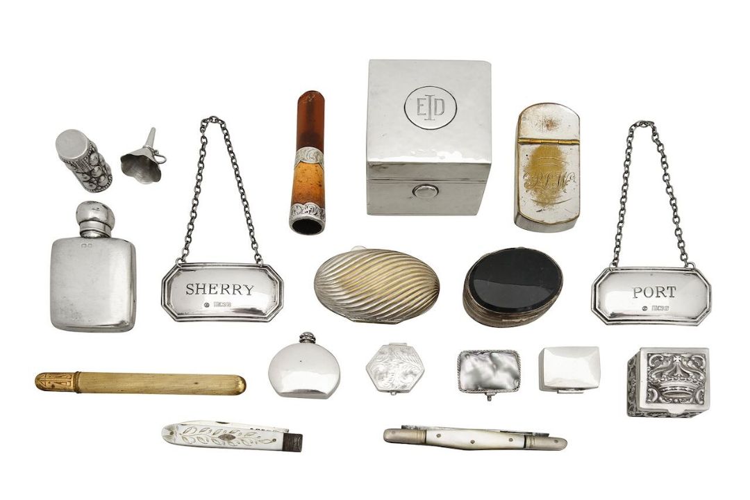 Vertu to include an Edwardian silver travelling ink a scent bottle and other items
